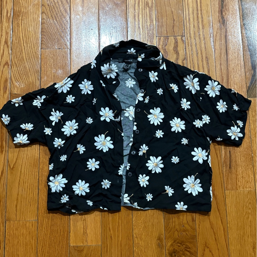 Forever 21 Black and White Cropped Floral Button-up Shirt